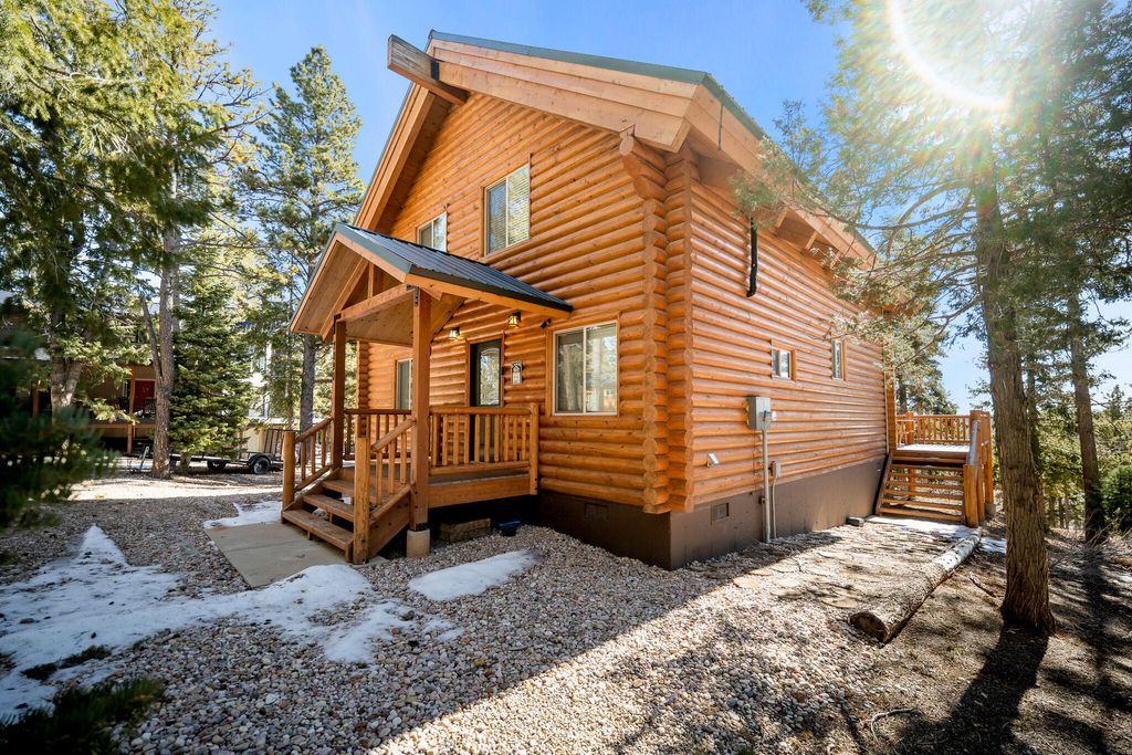 Photo of 2090 E Bryce View Rd, Duck Creek Village, UT 84762 (MLS # 114690)