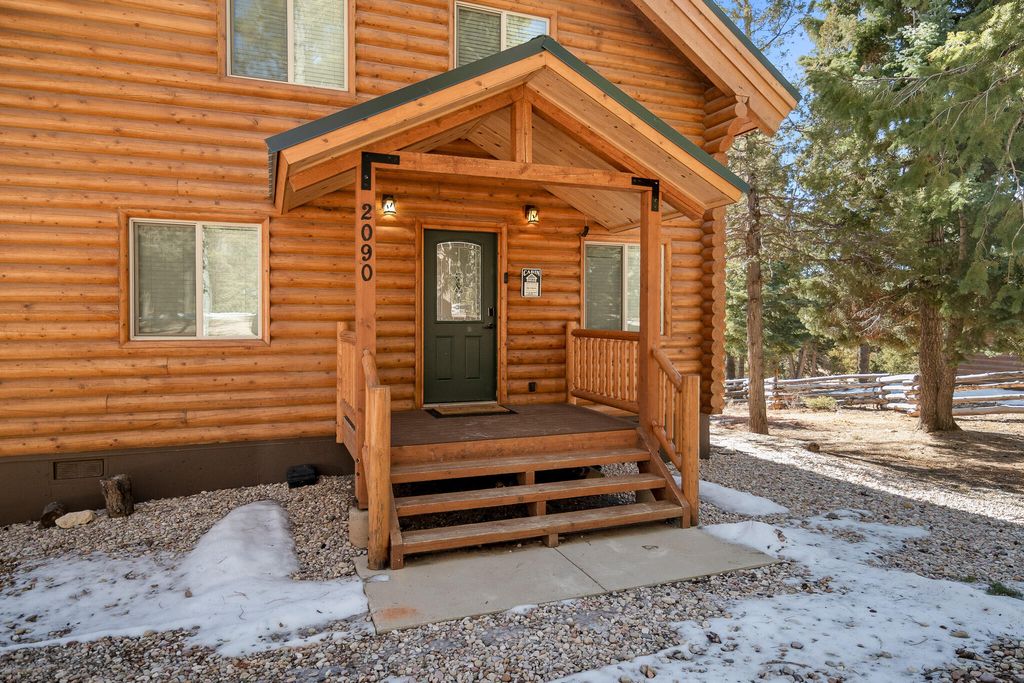 Photo of 2090 E Bryce View Rd, Duck Creek Village, UT 84762 (MLS # 114690)