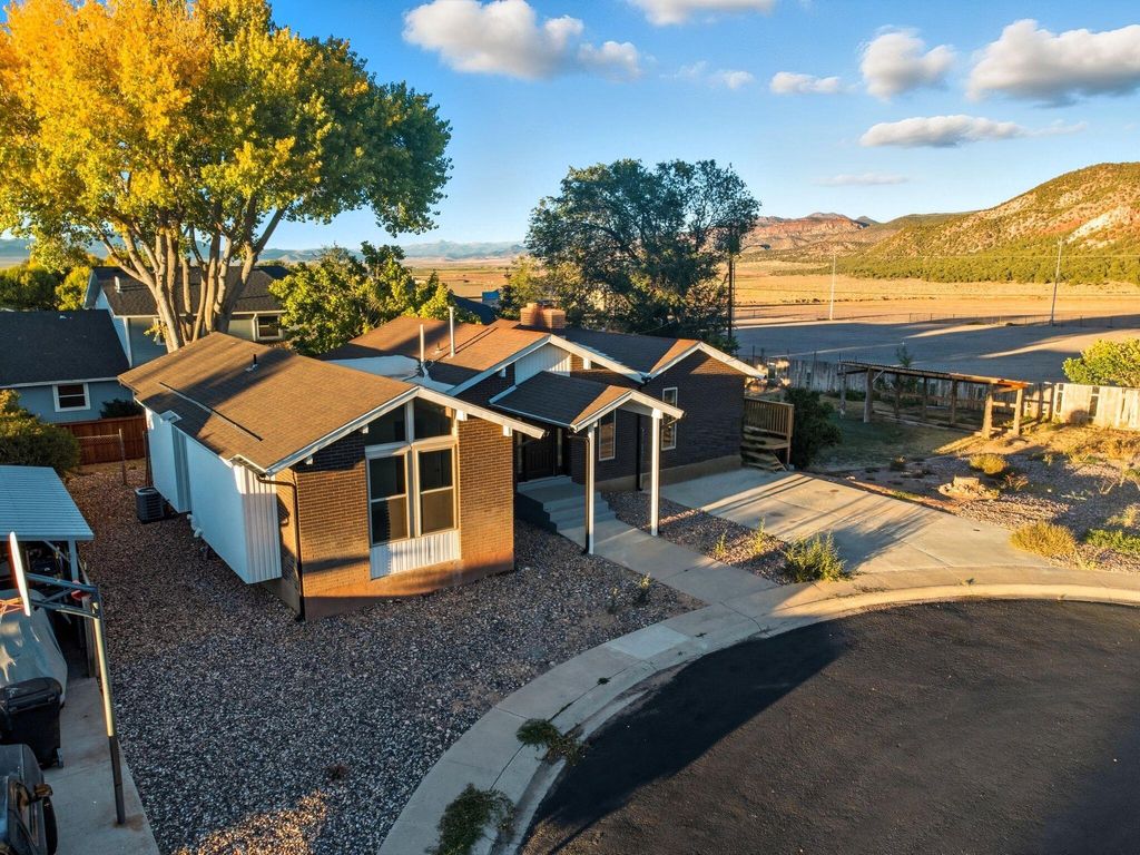 Photo of 495 E 125 S, Parowan, UT 84761 (MLS # 112413)