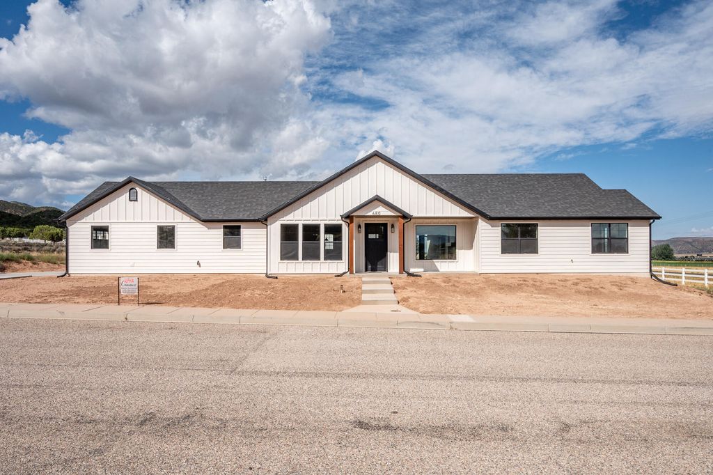 Photo of 680 S Heritage Hills DR, Parowan, UT 84761 (MLS # 112717)