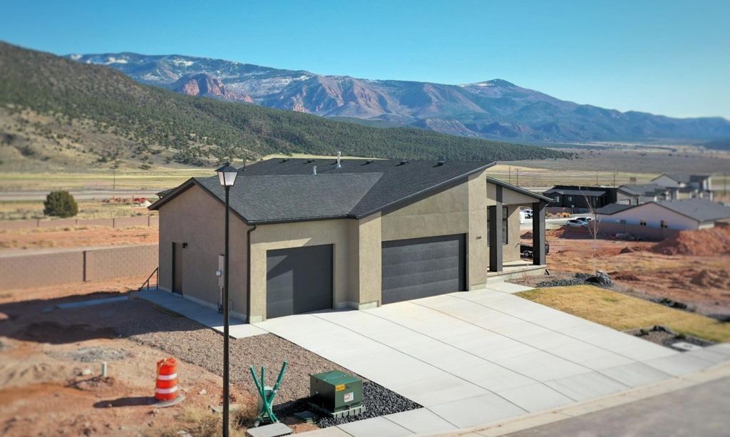 Photo of 2509 W Scenic DR, Cedar City, UT 84720 (MLS # 114483)
