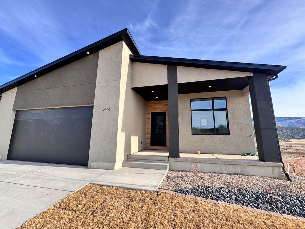 Photo of 2509 W Scenic DR, Cedar City, UT 84720 (MLS # 114483)