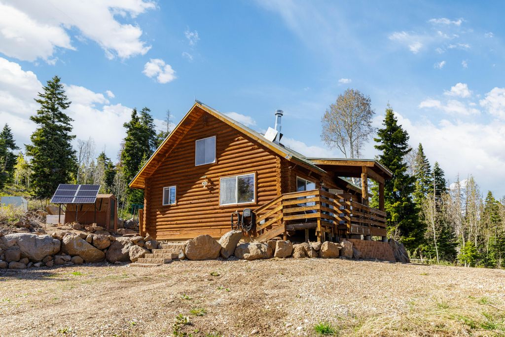 Photo of 706 W Tranquility DR, Virgin, UT 84779 (MLS # 115747)