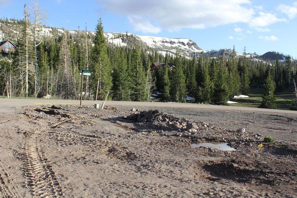 Photo of 1079 E Kodiak DR, Brian Head, UT 84719 (MLS # 112732)