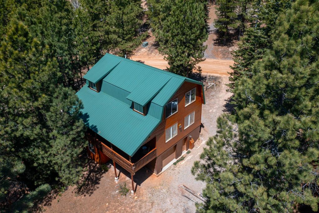 Photo of 1830 Gulfstream DR, Duck Creek Village, UT 84762 (MLS # 111518)
