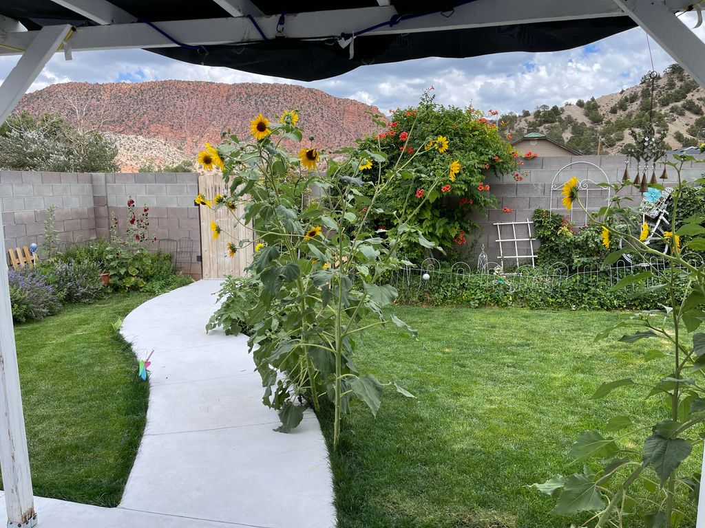 Photo of 334 S 400 E #2, Cedar City, UT 84720 (MLS # 112347)