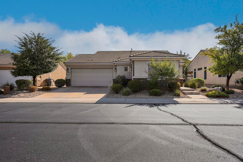 Photo of 4387 S Kiva Hill DR, Saint George, UT 84790 (MLS # 117685)