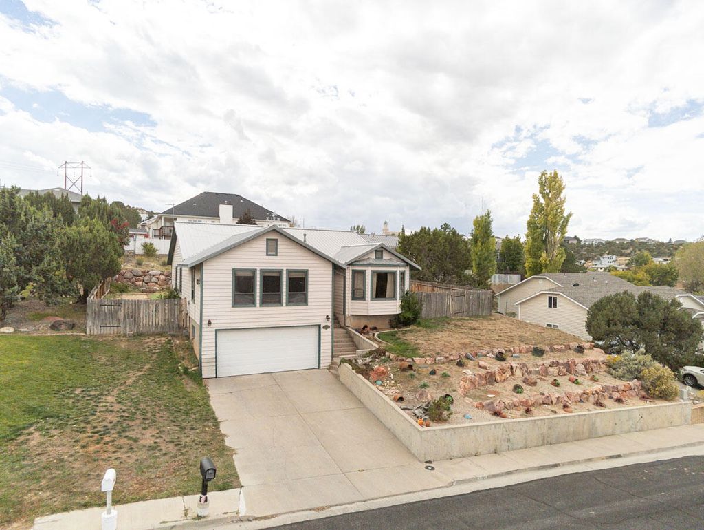 Photo of 2235 W Sunnyside DR, Cedar City, UT 84720 (MLS # 113481)