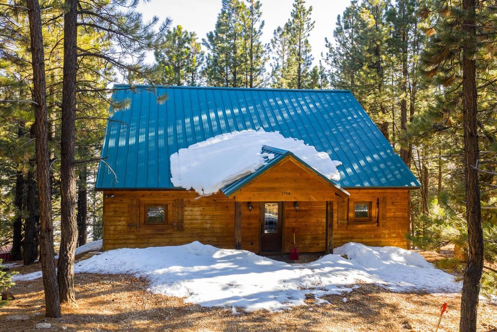 Photo of 1766 Gulf Stream DR, Duck Creek Village, UT 84762 (MLS # 114135)