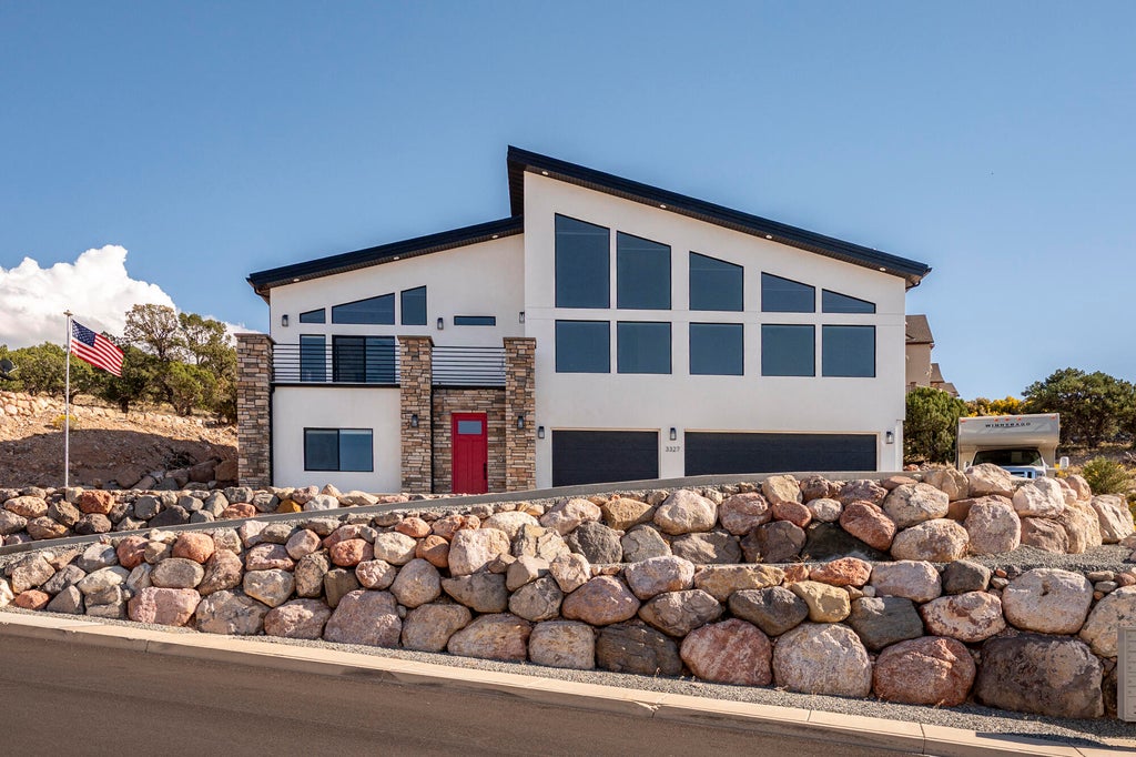 Photo of 3327 W Kingsbury DR, Cedar City, UT 84720 (MLS # 118473)