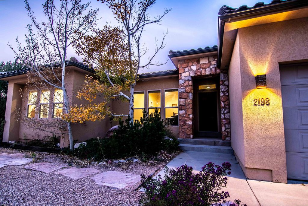 Photo of 2198 S Chekshani Cliffs, New Harmony, UT 84757 (MLS # 113716)