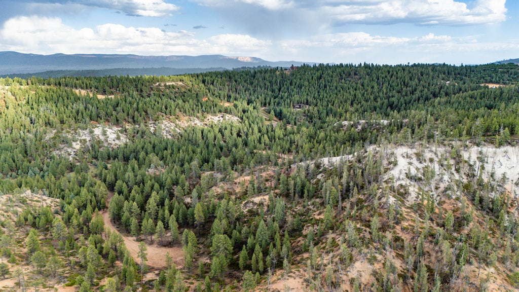 Photo of 7 Elk Ridge Estates Phase 6, Alton, UT 84710 (MLS # 118027)