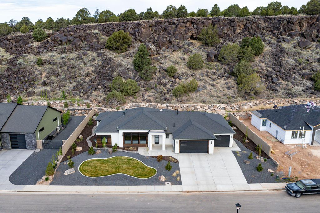 Photo of 2274 S Canyon CIR, Cedar City, UT 84720 (MLS # 115697)