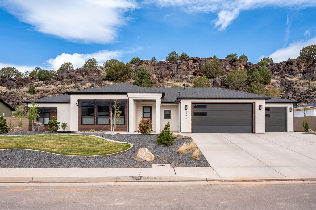 Photo of 2274 S Canyon CIR, Cedar City, UT 84720 (MLS # 115697)
