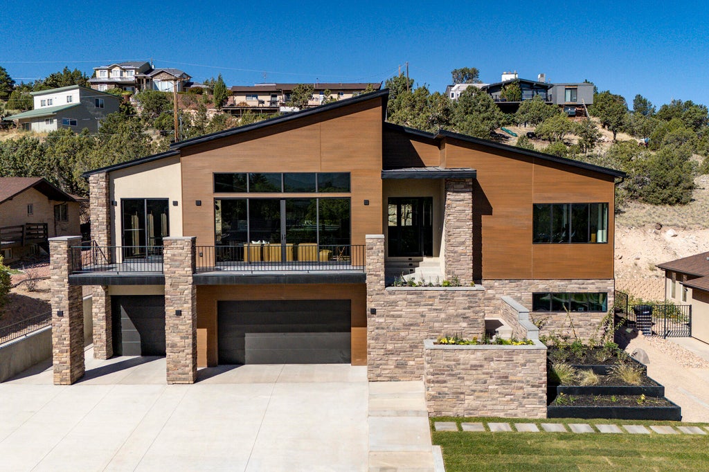 Photo of 106 S 1650 W, Cedar City, UT 84720 (MLS # 118018)