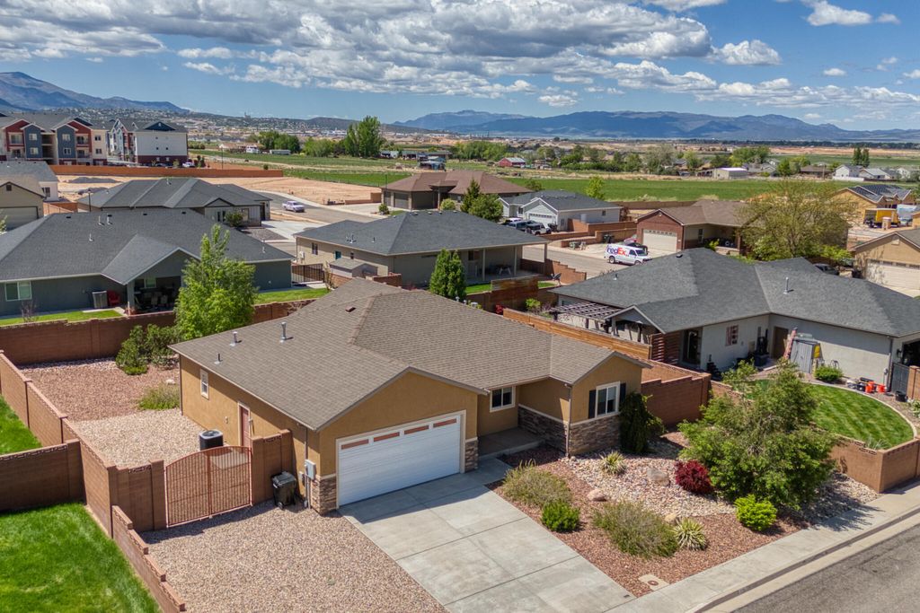 Photo of 139 W 2825 N CIR, Cedar City, UT 84721 (MLS # 111380)