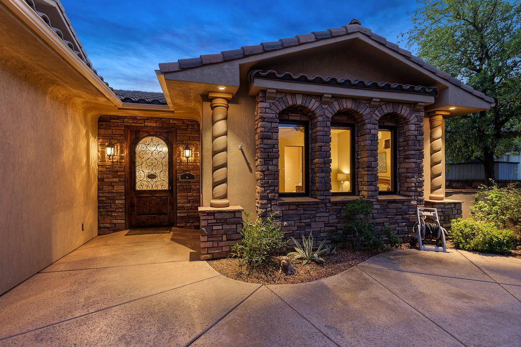 Photo of 1941 N Cascade Canyon DR, Saint George, UT 84770 (MLS # 115794)