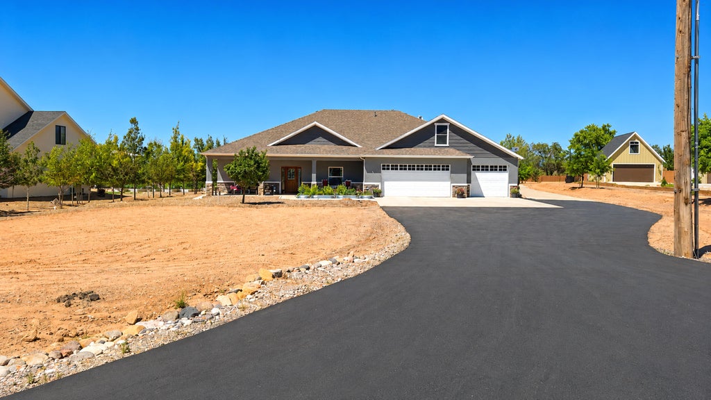 Photo of 848 W Old Hwy 91, Parowan, UT 84761 (MLS # 117514)