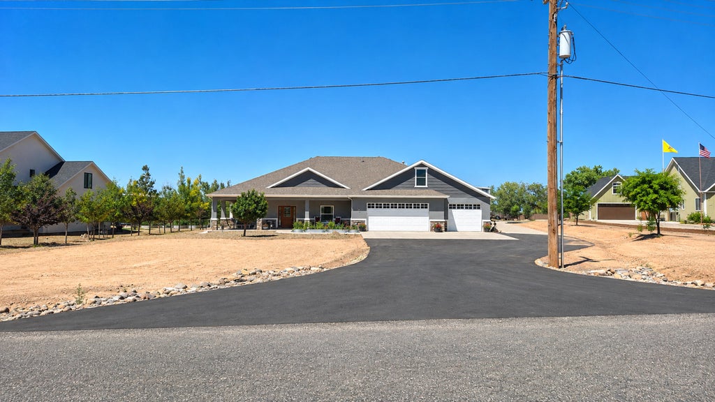 Photo of 848 W Old Hwy 91, Parowan, UT 84761 (MLS # 117514)