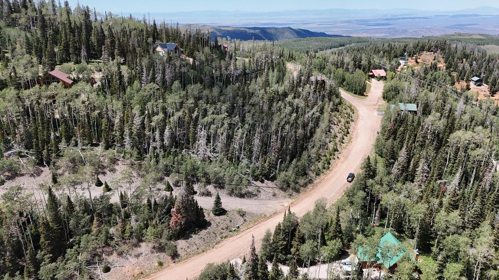 Photo of 587 W Hunter Ridge DR, Brian Head, UT 84719 (MLS # 117416)