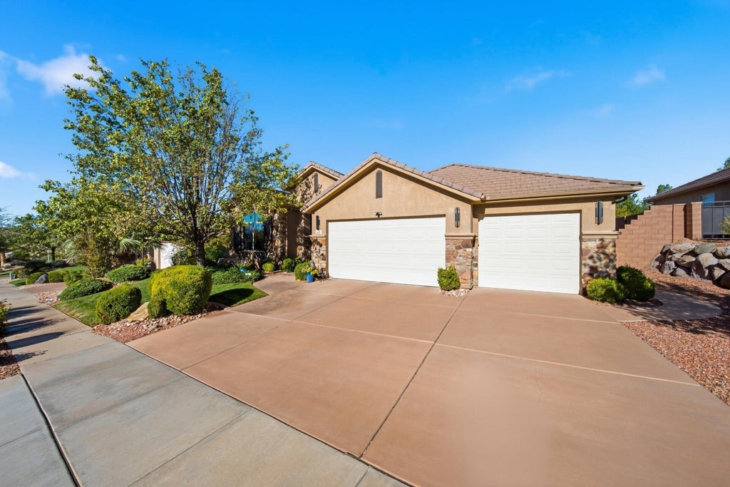 Photo of 61 N Charbonne DR, Saint George, UT 84770 (MLS # 118377)