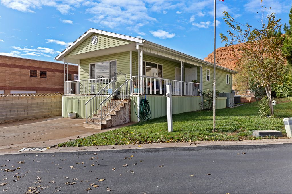 Photo of 1150 W RED HILLS Parkway #185, Washington, UT 84780 (MLS # 113954)