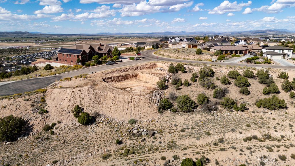 Photo of 387 S Carmel Ridge Circle Cir, Cedar City, UT 84720 (MLS # 113238)