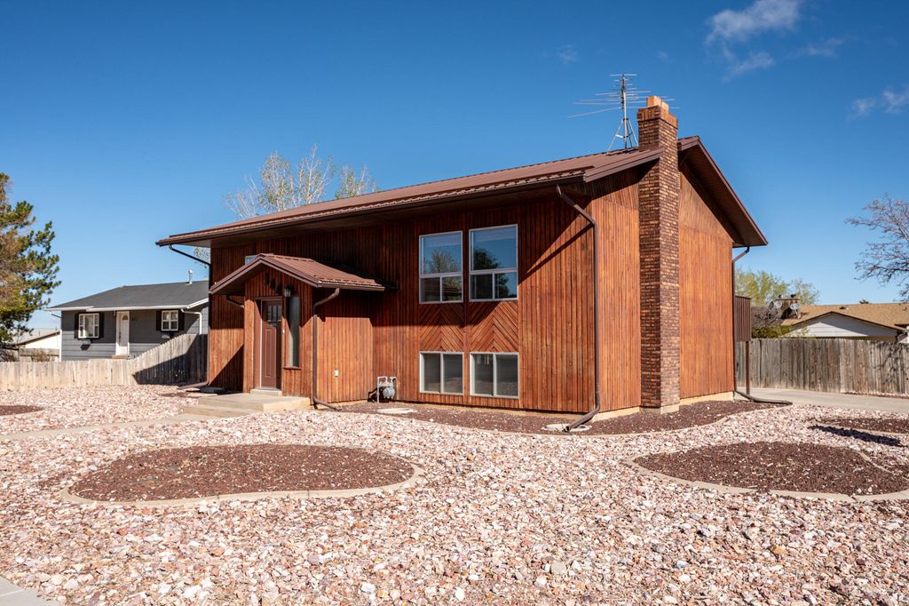 Photo of 386 W Frontier CIR, Cedar City, UT 84721 (MLS # 115607)