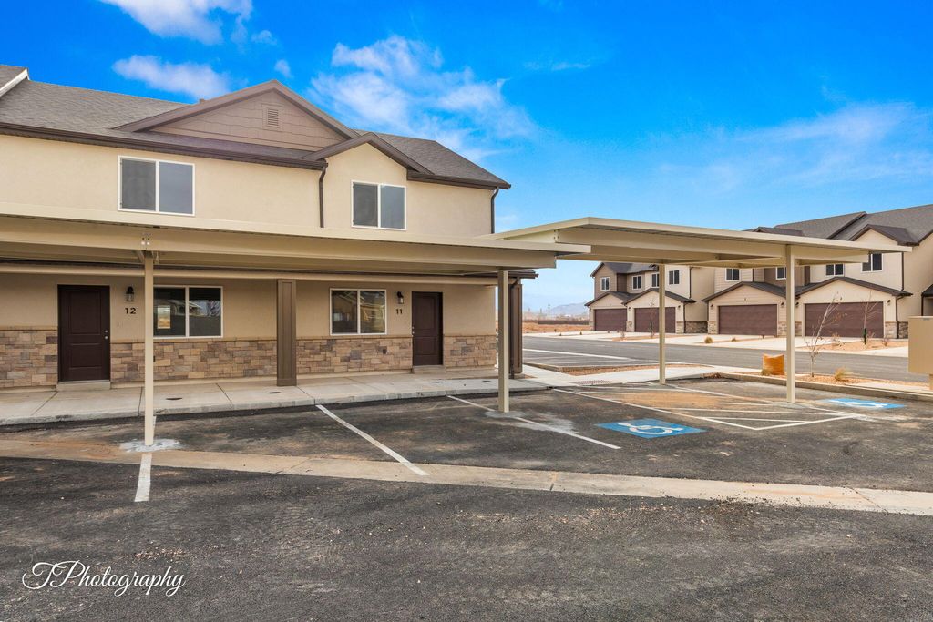 Photo of 535 W 2530 N #Units 35-40, Cedar City, UT 84720 (MLS # 112781)
