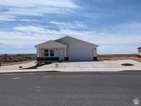 Photo of 1681 E Creekside DR, Kanab, UT 84741 (MLS # 117810)