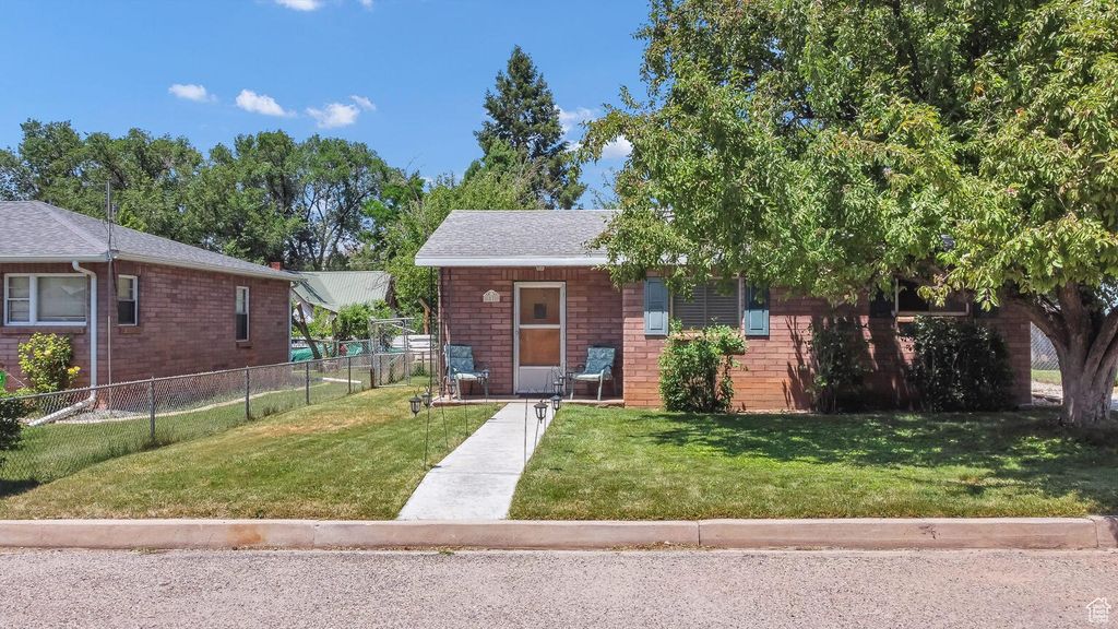 Photo of 82 W Pioneer Ave, Parowan, UT 84761 (MLS # 112018)