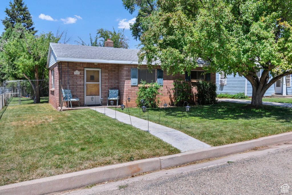 Photo of 82 W Pioneer Ave, Parowan, UT 84761 (MLS # 112018)