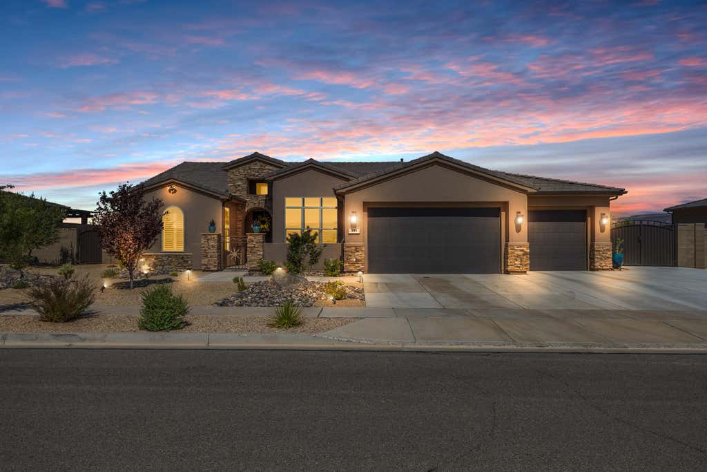 Photo of 139 N Highland Parkway, Washington, UT 84780 (MLS # 117310)