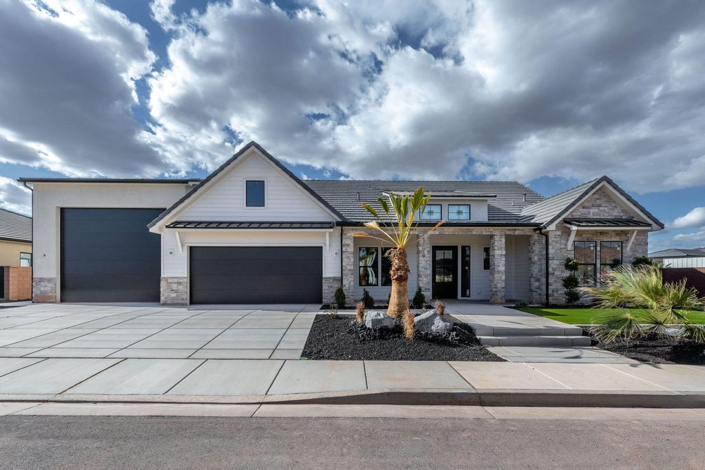 Photo of 4936 S LAKEFRONT Place, Washington, UT 84780 (MLS # 114767)