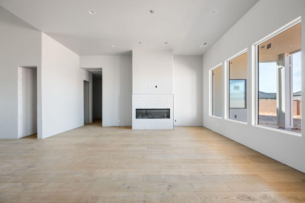 Photo of 4936 S LAKEFRONT Place, Washington, UT 84780 (MLS # 114767)
