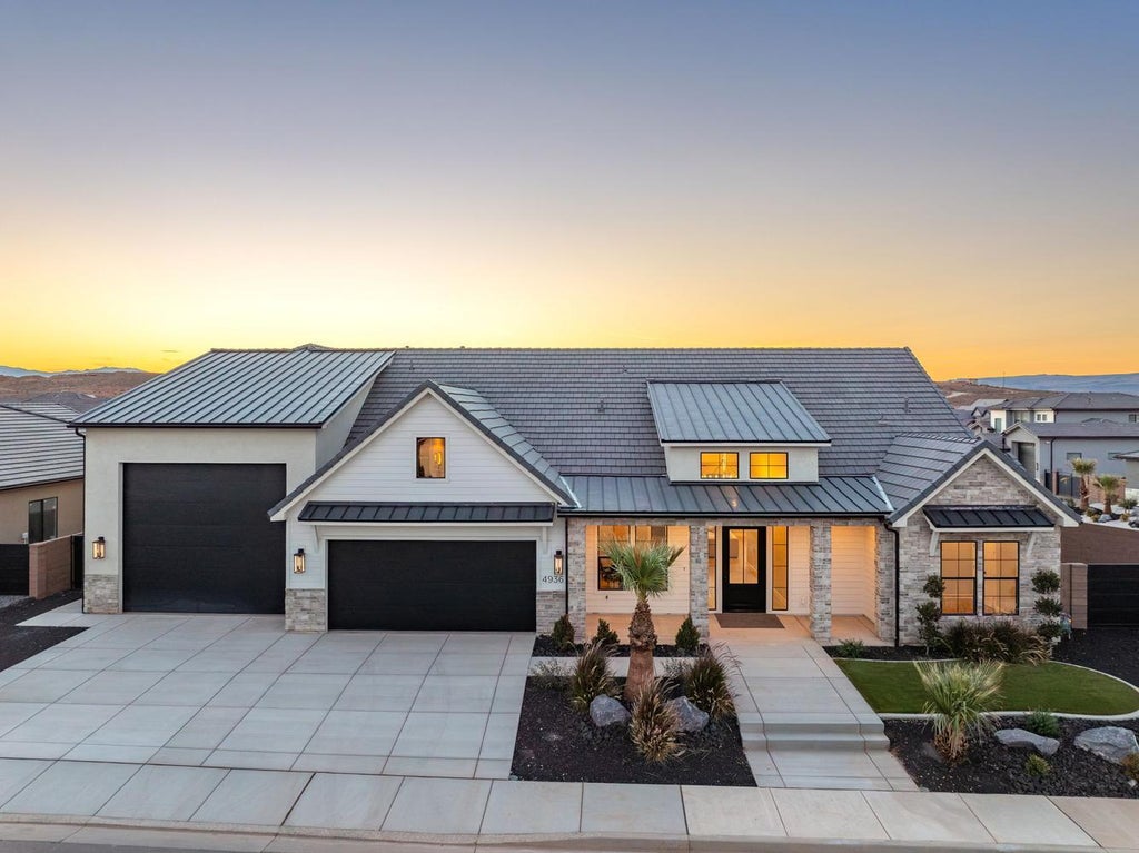 Photo of 4936 S LAKEFRONT Place, Washington, UT 84780 (MLS # 114767)