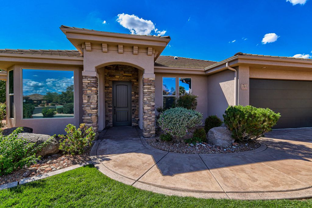 Photo of 761 W NORTH LINKS DR, Washington, UT 84780 (MLS # 113249)
