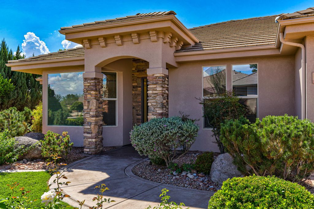 Photo of 761 W NORTH LINKS DR, Washington, UT 84780 (MLS # 113249)