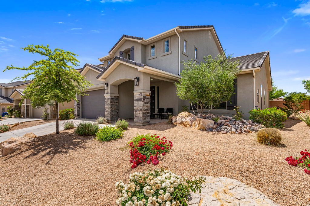 Photo of 379 N Puerta DR, Washington, UT 84780 (MLS # 114725)