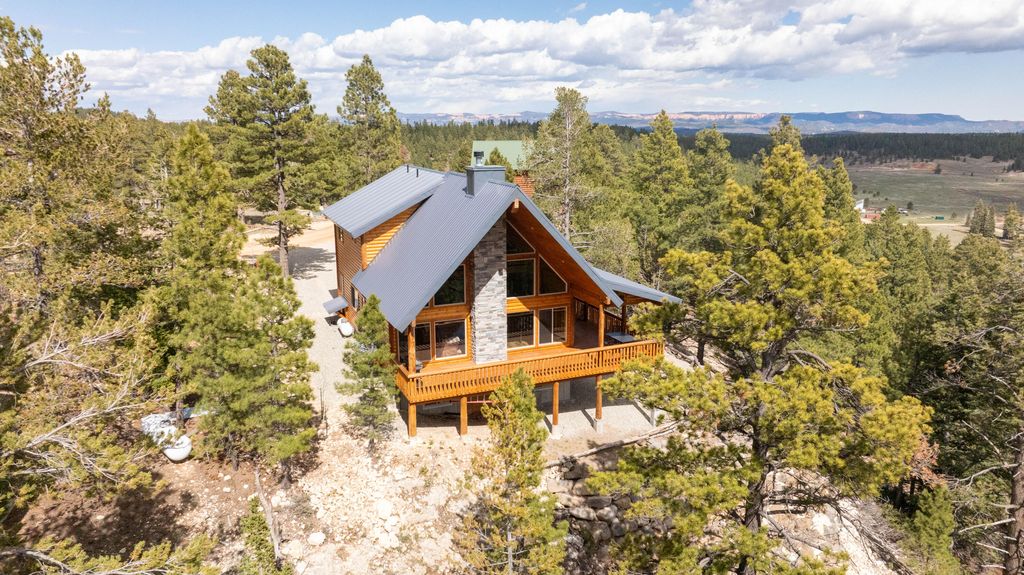 Photo of 1630 E Willis Creek CIR, Duck Creek Village, UT 84762 (MLS # 111348)
