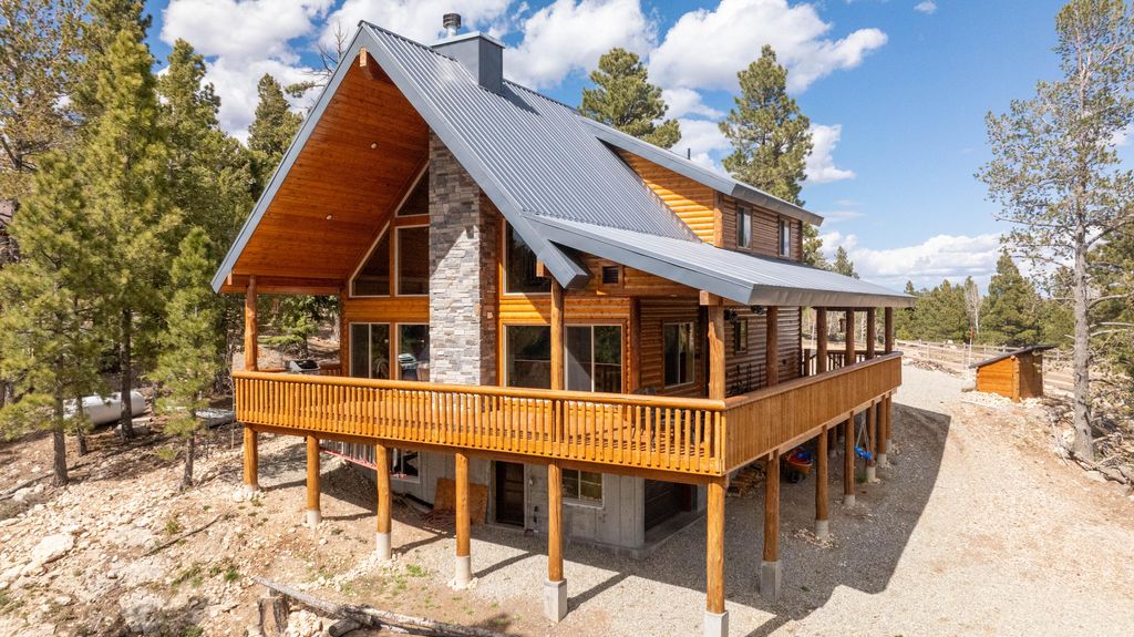 Photo of 1630 E Willis Creek CIR, Duck Creek Village, UT 84762 (MLS # 111348)