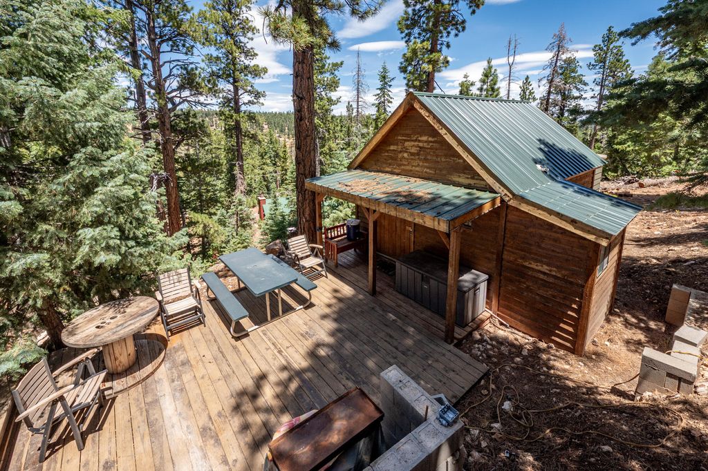 Photo of 1010 E Pioneer RD, Duck Creek Village, UT 84762 (MLS # 112245)