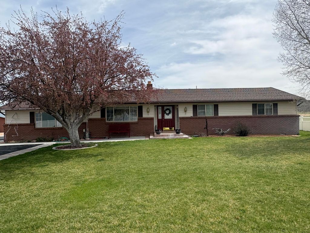 Photo of 619 S 125 E, Panguitch, UT 84759 (MLS # 115555)