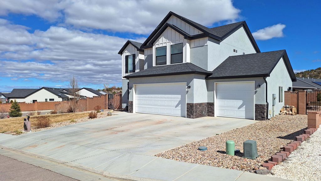 Photo of 413 S Cedar Creek DR, Cedar City, UT 84720 (MLS # 115076)