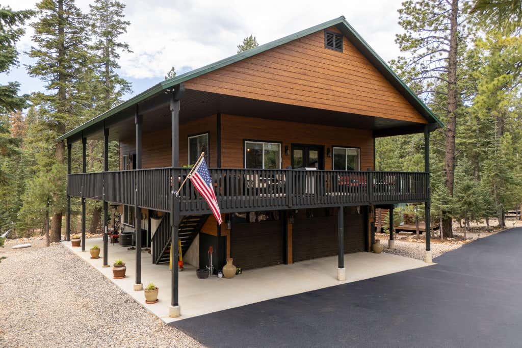 Photo of 290 Porcupine DR, Duck Creek Village, UT 84762 (MLS # 117613)