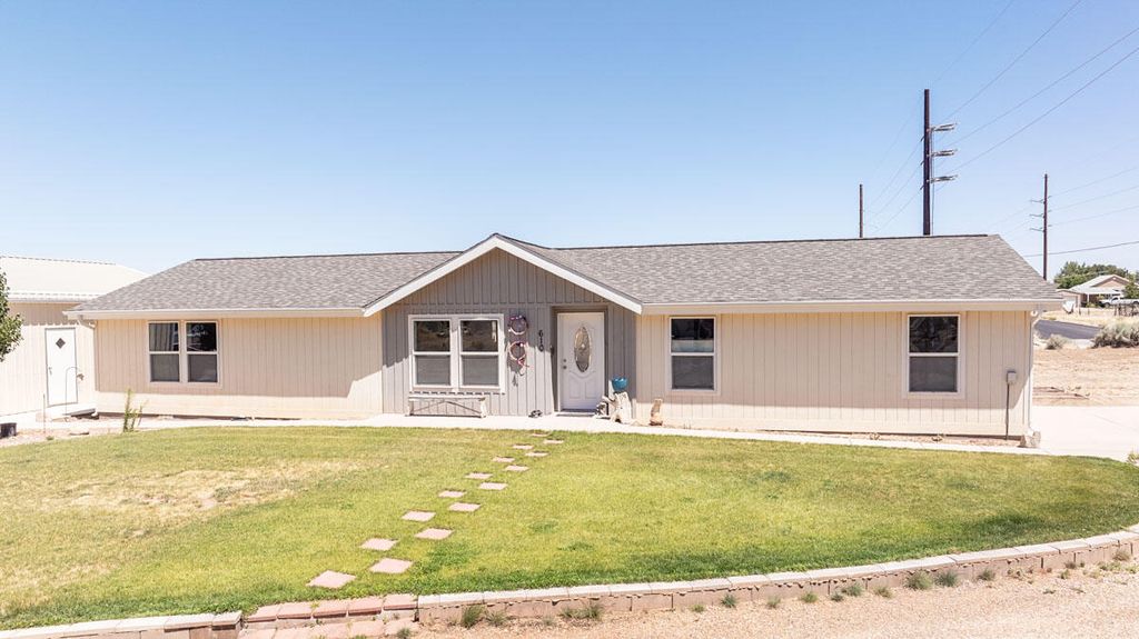 Photo of 610 W Old Highway 91, Parowan, UT 84761 (MLS # 117137)
