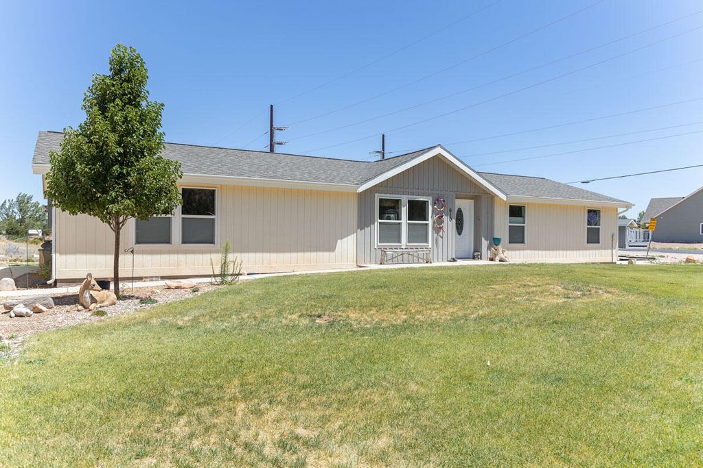 Photo of 610 W Old Highway 91, Parowan, UT 84761 (MLS # 117137)
