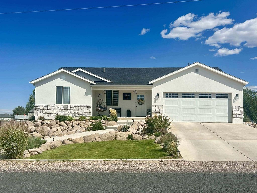 Photo of 231 S 400 E, Enterprise, UT 84725 (MLS # 113176)