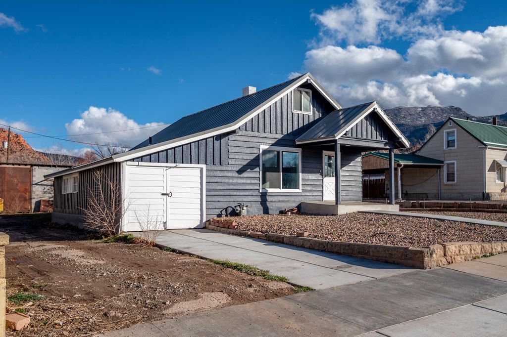 Photo of 131 S 200 E, Cedar City, UT 84720 (MLS # 114247)