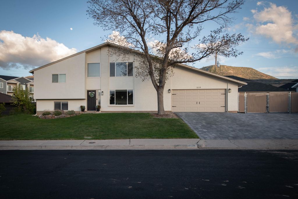 Photo of 1019 W Cedar Knolls South DR S, Cedar City, UT 84720 (MLS # 116006)